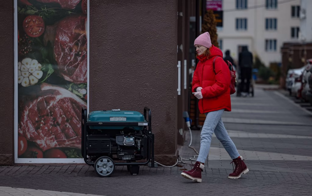Чернігівський регіон відключено від електромережі: 400 тисяч жителів без світла на резервному живленні.